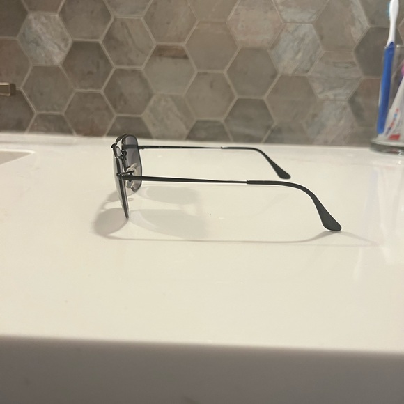 Slick Ray-Ban Marshalls in Immaculate Shape for Sale. - Picture 3 of 6